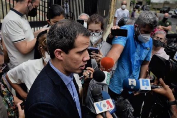 Denunció que activaron explosivo en su edificio| Guaidó: intento de detención pretende sabotear acuerdos