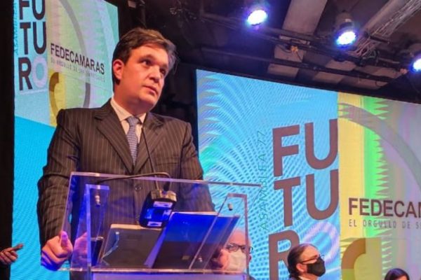 Ricardo Cusanno: ‘Debemos asumir un compromiso con el país sin importar ataque de los radicales’