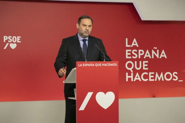 Investigan a exministro de Transporte español por avalar polémico rescate financiero a Plus Ultra