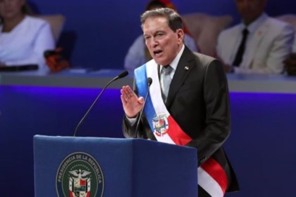 Presidente de Panamá anuncia plan para reactivar la economía