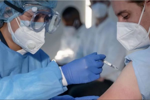 EE UU donará vacunas de Moderna para inmunizar a venezolanos en Colombia