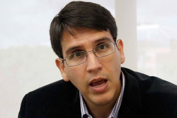 El bolívar «no tendrá un rol protagónico por muchos años», aseguró Henkel García