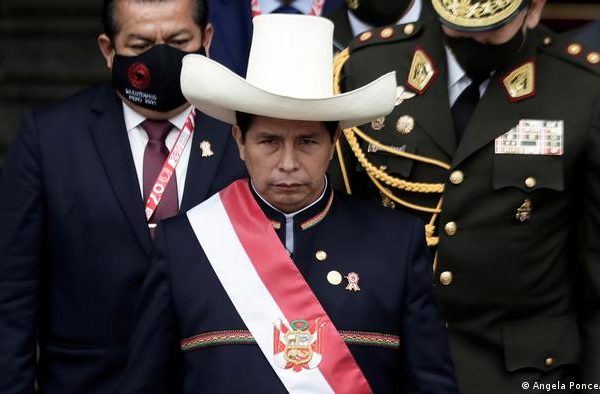El presidente de Perú aborda política monetaria con el jefe del Banco Central