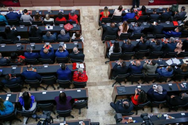 Oposición en la AN propone liquidar deuda pública en poder de la banca para aumentar crédito productivo