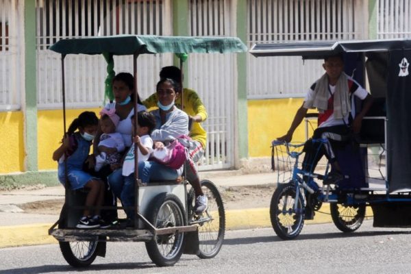 Crónica | Pesca a vela y bicicletas de transporte colectivo: así sobrevive Zulia, emporio petrolero, sin gasolina