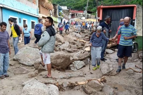 Fuertes lluvias dejan 13 fallecidos, incluidos dos niños, en el estado Mérida