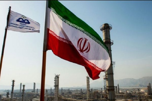 Irán habría comenzado a refinar su petróleo en Venezuela, según medios iraníes