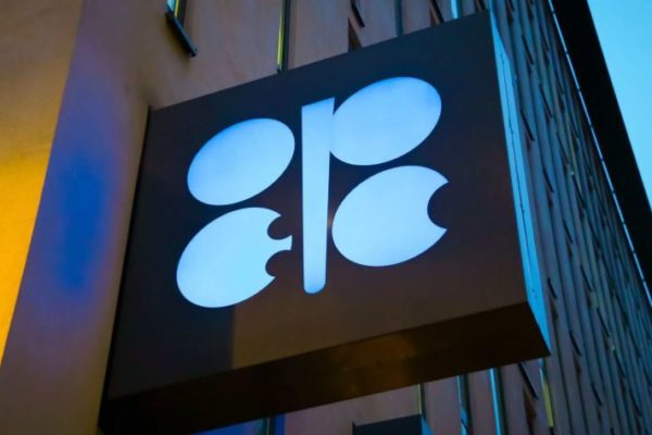 Oferta petrolera de la OPEP cayó 3% en julio por recorte del bombeo saudí
