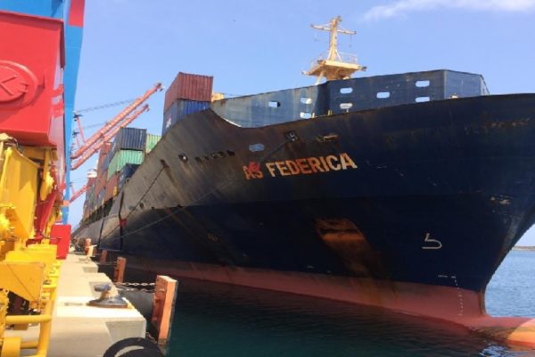 Seniat supervisa carga de buque con 995 toneladas en alimentos