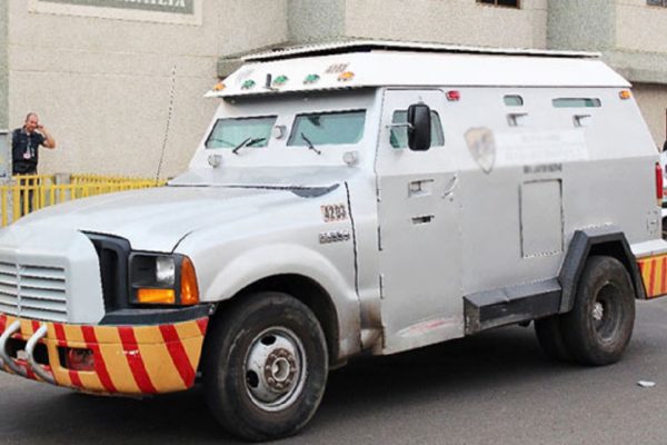 Lo que se conoce sobre el robo de un camión blindado cargado con divisas en Caracas