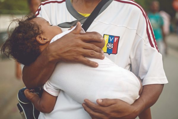 Gobierno colombiano prorroga medida de protección para niños de padres venezolanos