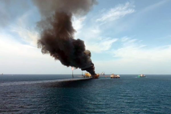 Subió a 5 la cifra confirmada de muertos por el incendio en una plataforma de Pemex