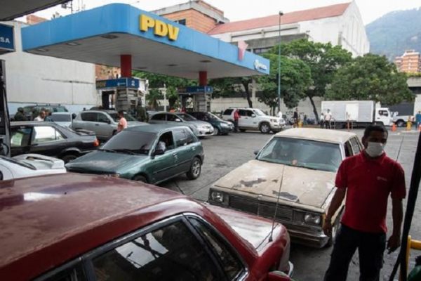 Conductores «ruletean» por las estaciones de servicio en busca de gasolina subsidiada