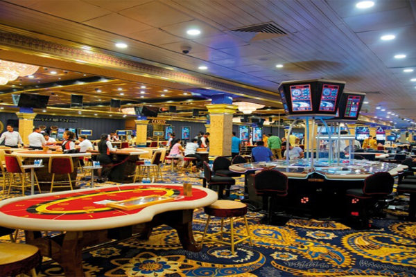 Oposición pide investigar apertura de 30 casinos con máquinas de US$80.000 en un país en crisis