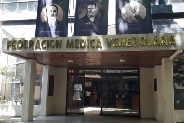 Federación Médica rechaza por peligrosa flexibilización económica de noviembre y diciembre