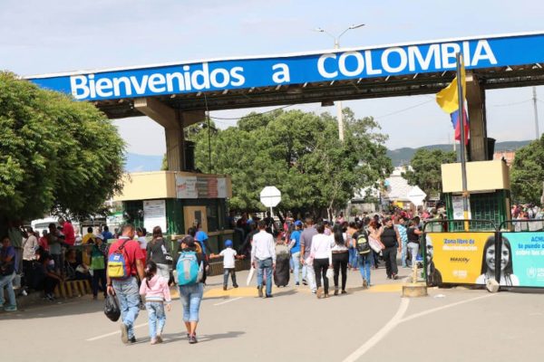Colombia vacunará contra la Covid-19 a migrantes que transitan por las zonas fronterizas