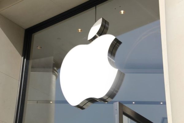 Apple lanza un costoso «trapo» limpiador para iPhone (+Precio)