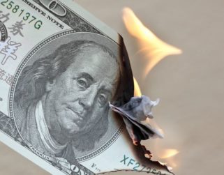 Dólar oficial supera barrera de Bs.6 presionado por aumento de la liquidez a más de Bs.8.600 millones