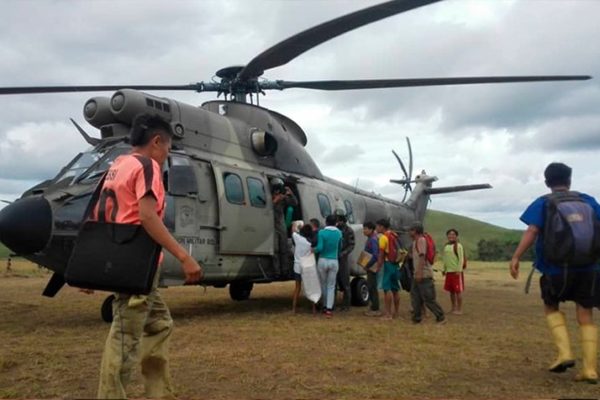 Gobierno afirma que puente aéreo de la FANB ha entregado 15 mil kilos de alimentos en Mérida