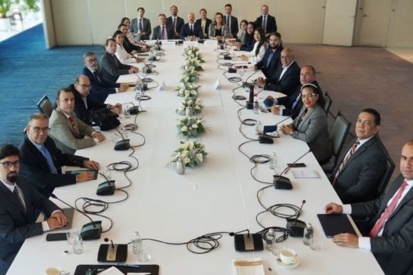Conferencia convocada por Colombia busca reactivar diálogo de México, pero con otras reglas