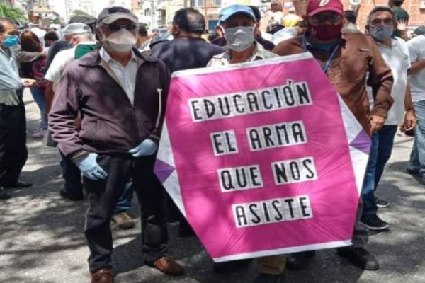 ONG: Alza salarial a docentes universitarios venezolanos no cubre la canasta alimentaria