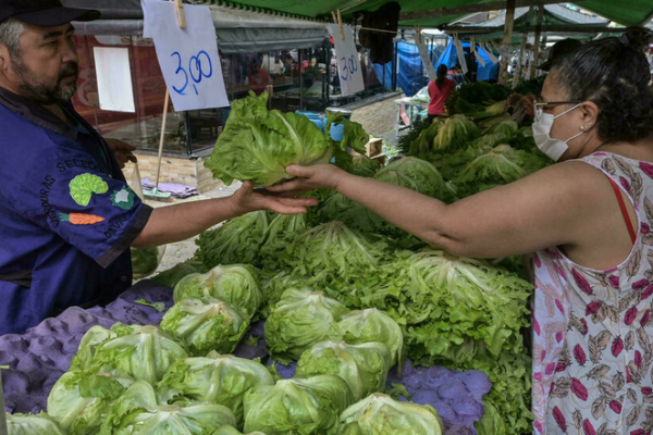 El alza de los alimentos golpea a los brasileños más vulnerables