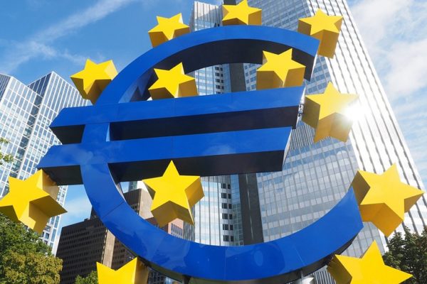 Actividad en zona euro crece en noviembre pero aumenta preocupación por covid