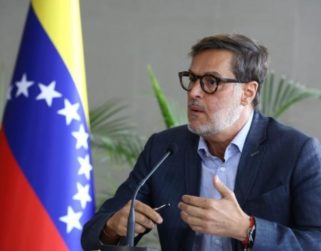 Canciller Plasencia acusa a gobierno de Colombia de ‘estafa agravada’ con ayuda a migrantes venezolanos
