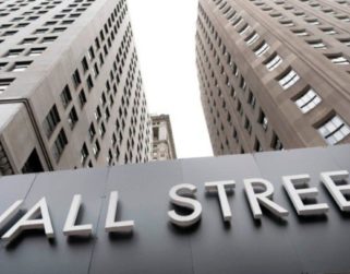 Wall Street cierra mixto, pero el Nasdaq repunta a última hora
