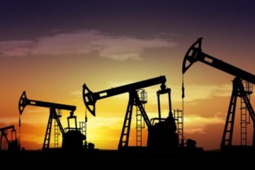 Petr&oacute;leo Brent se dispar&oacute; y luego baj&oacute; ante presunto ataque a buque de EEUU en Ormuz