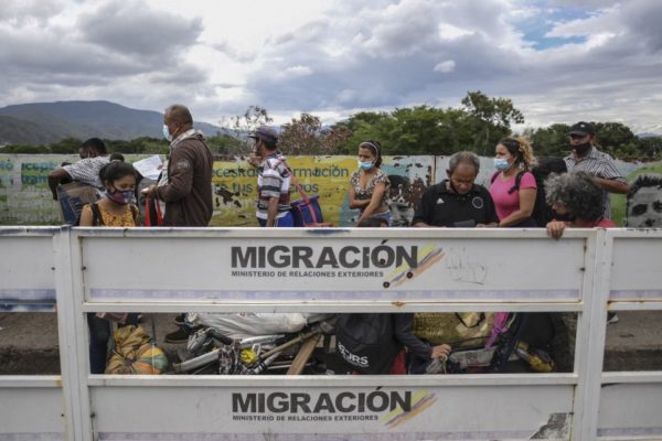 Freddy Bernal: Estamos listos para abrir la frontera comercial con Colombia