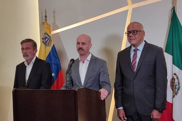 Noruega se marchó de México ante la negativa de Maduro de continuar el diálogo