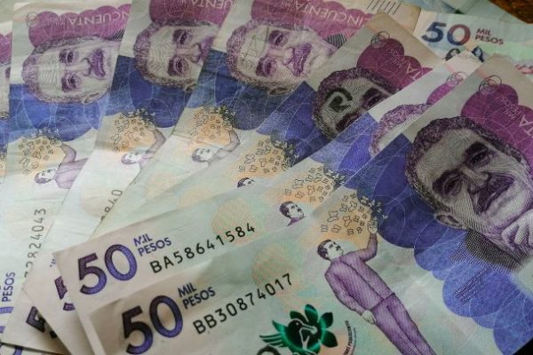 Dólar supera por primera vez los 5.000 pesos colombianos por presiones económicas