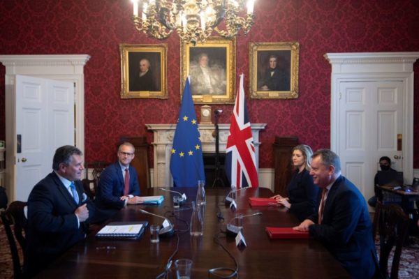 Londres urge a la UE solucionar diferendo post Brexit sobre Irlanda del Norte