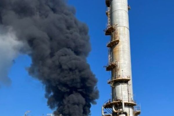 Nuevo incendio en refinería El Palito añade incertidumbre al deficitario mercado de combustibles