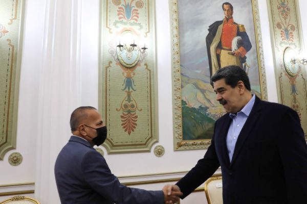 Maduro envía menos de US$300.000 a Rosales para atender emergencia del sur del Lago de Maracaibo