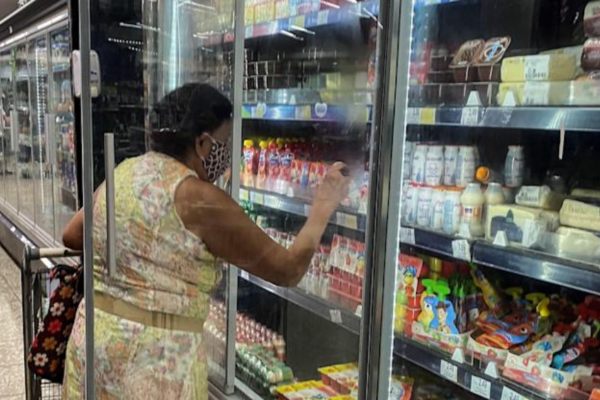Con deudas e inflación elevada, brasileños empiezan 2022 agobiados por la economía