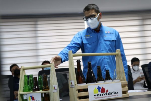 Sector cervecero artesanal afina con Venvidrio la compra directa de botellas