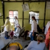 Laboran en malas condiciones: 1.971 trabajadores sanitarios se contagiaron de covid-19 en el primer trimestre