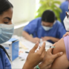 Médicos venezolanos consideran inadecuada vacunación anticovid cada 4 meses