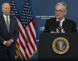 Variante ómicron amenaza la economía de EEUU, advierte Jerome Powell