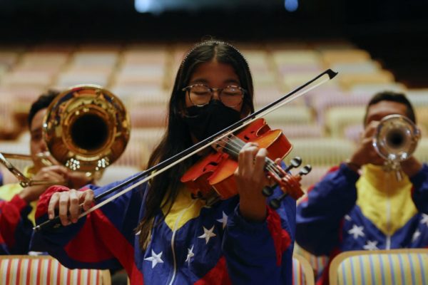 Venezuela busca récord Guinness con orquesta de 12.000 niños y jóvenes