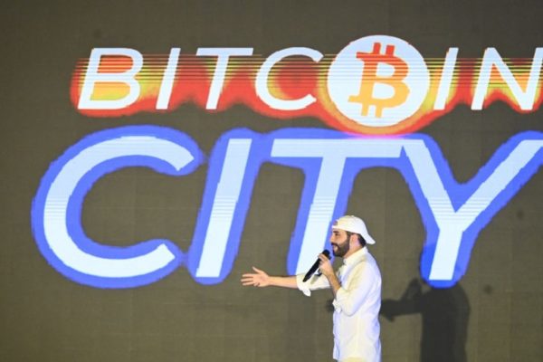 Bukele ante derrumbe del bitcoin: «Dejen de ver la gráfica y disfruten la vida»