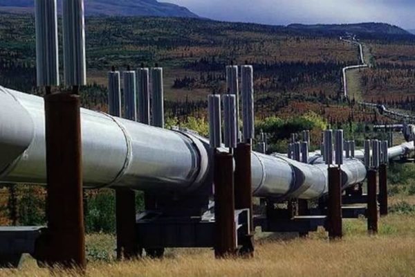 Crisis de gasolina en Venezuela eleva robo de crudo en oleoductos colombianos