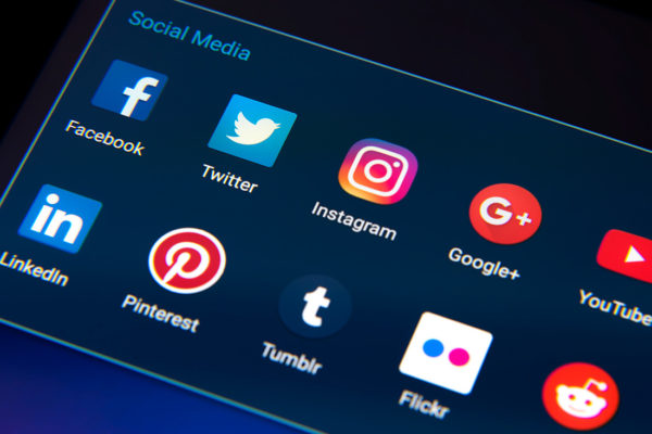 Avanza regulación de las redes sociales: reforma legal obligará a plataformas a tener oficinas en el país