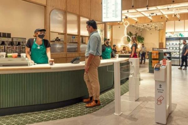 Starbucks se vincula con Amazon Go para servir cafés sin cajero
