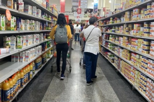 Costo de la canasta ANSA bajó 12,25% en febrero, pero el consumo en automercados ha caído en 2023