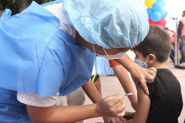 Médicos venezolanos rechazan la insistencia en vacunar a niños desde 2 años