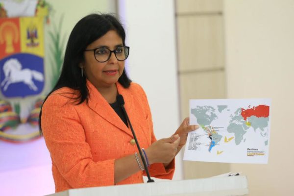 Delcy Rodríguez denuncia que Países Bajos impidió su traslado a La Haya