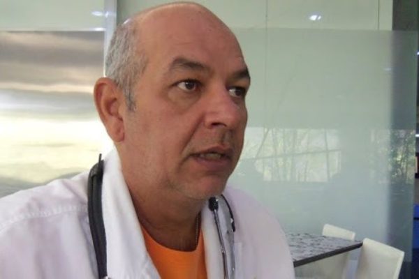 Infectólogo Julio Castro: aunque se esté vacunado infectarse con ómicron es una ‘ruleta rusa’